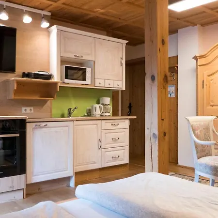 Guest house Haslaustube 3*